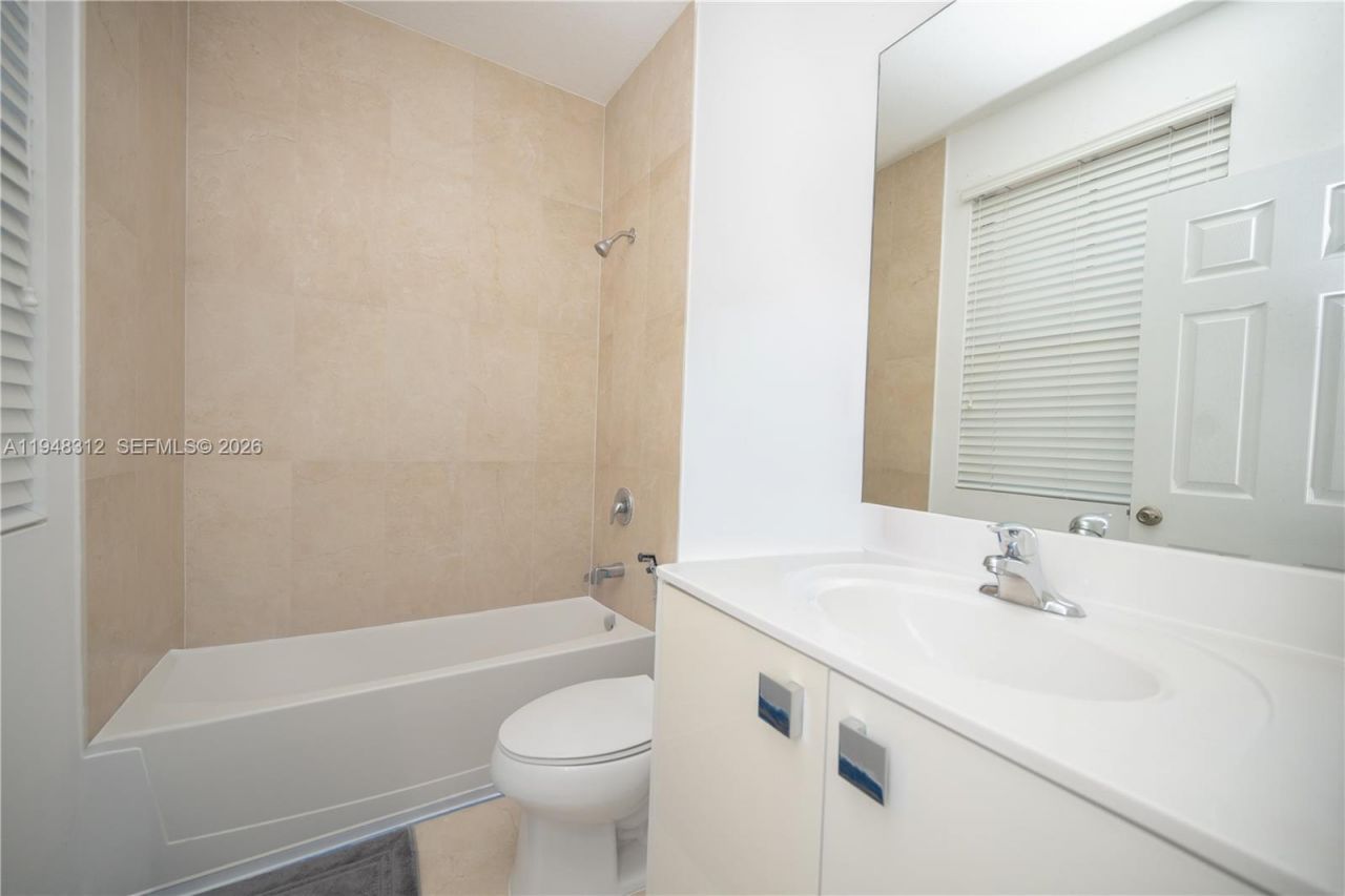 9866 NW 10th St, Miami, FL 33172 Photo