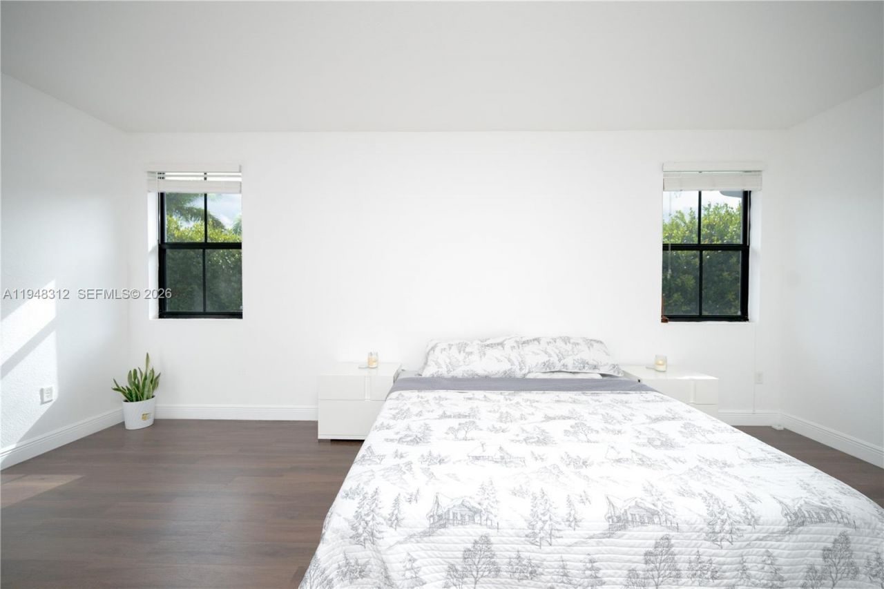 9866 NW 10th St, Miami, FL 33172 Photo