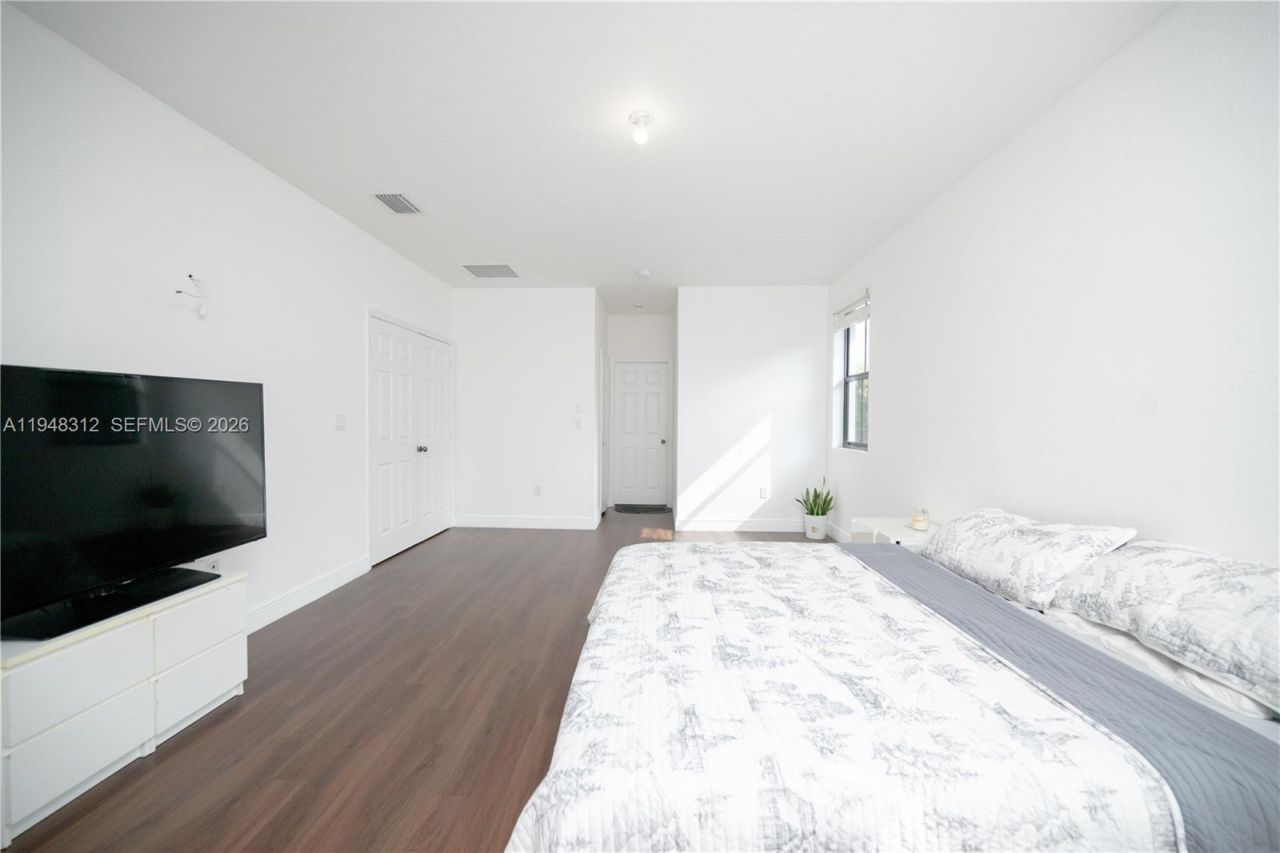 9866 NW 10th St, Miami, FL 33172 Photo