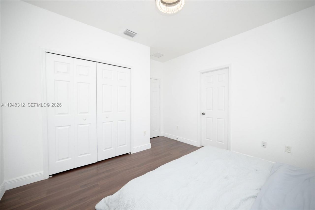 9866 NW 10th St, Miami, FL 33172 Photo