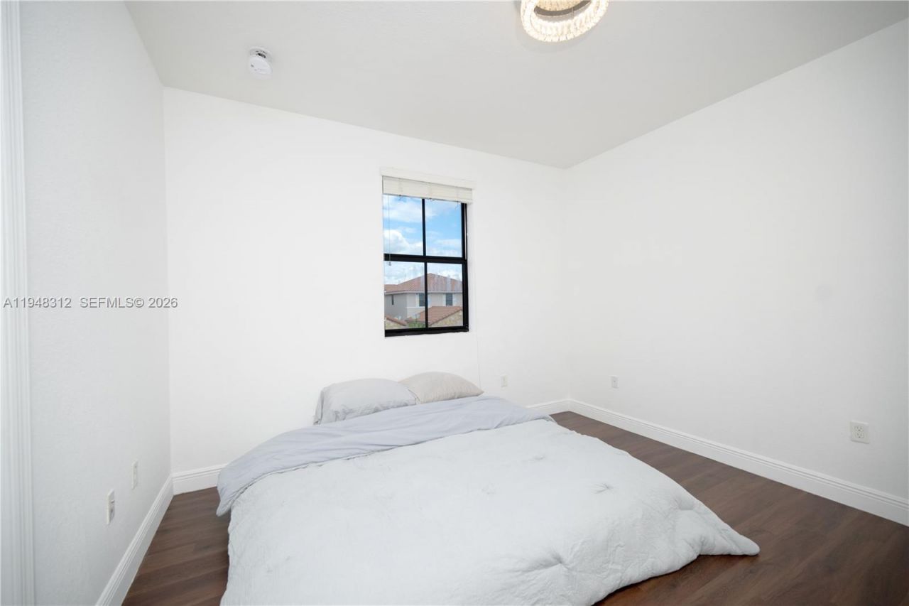 9866 NW 10th St, Miami, FL 33172 Photo