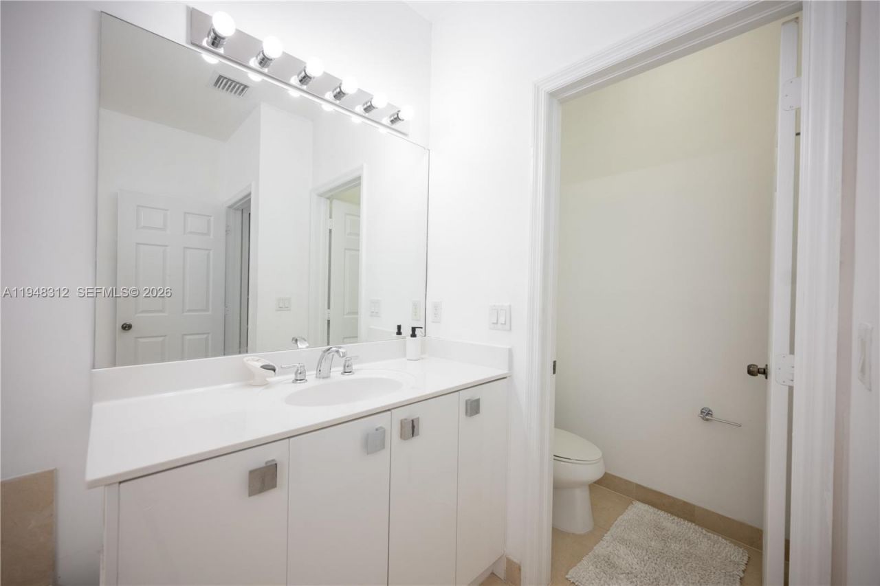 9866 NW 10th St, Miami, FL 33172 Photo