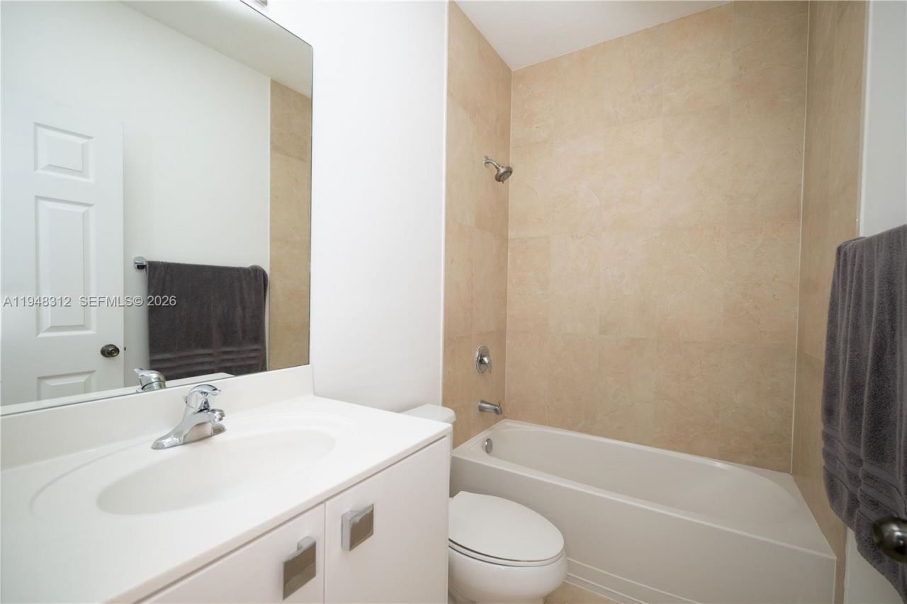 9866 NW 10th St, Miami, FL 33172 Photo