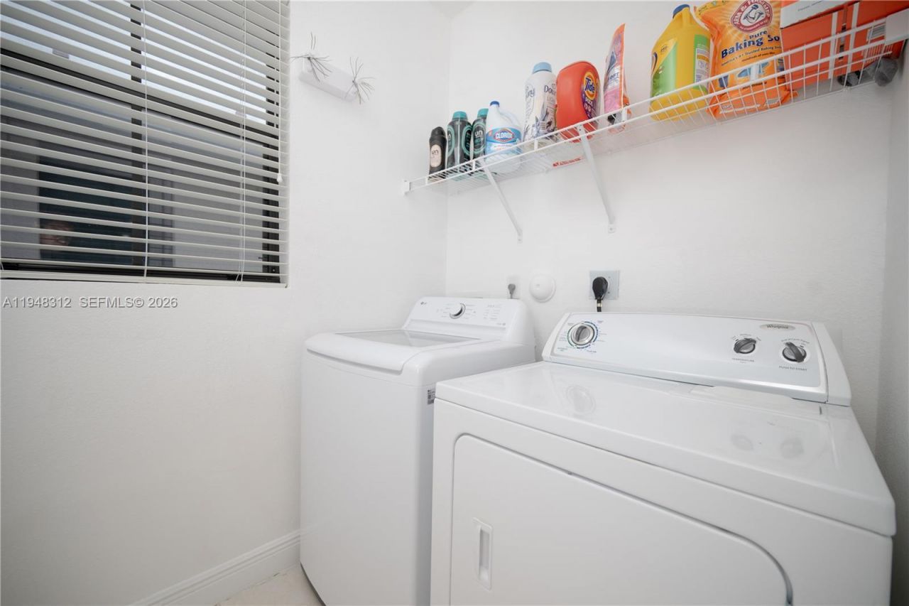 9866 NW 10th St, Miami, FL 33172 Photo