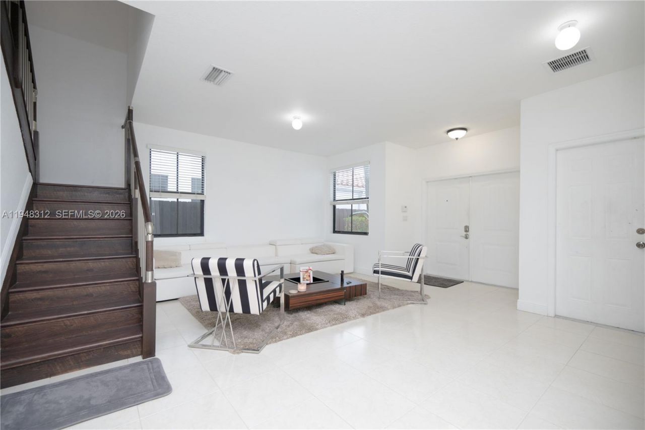 9866 NW 10th St, Miami, FL 33172 Photo