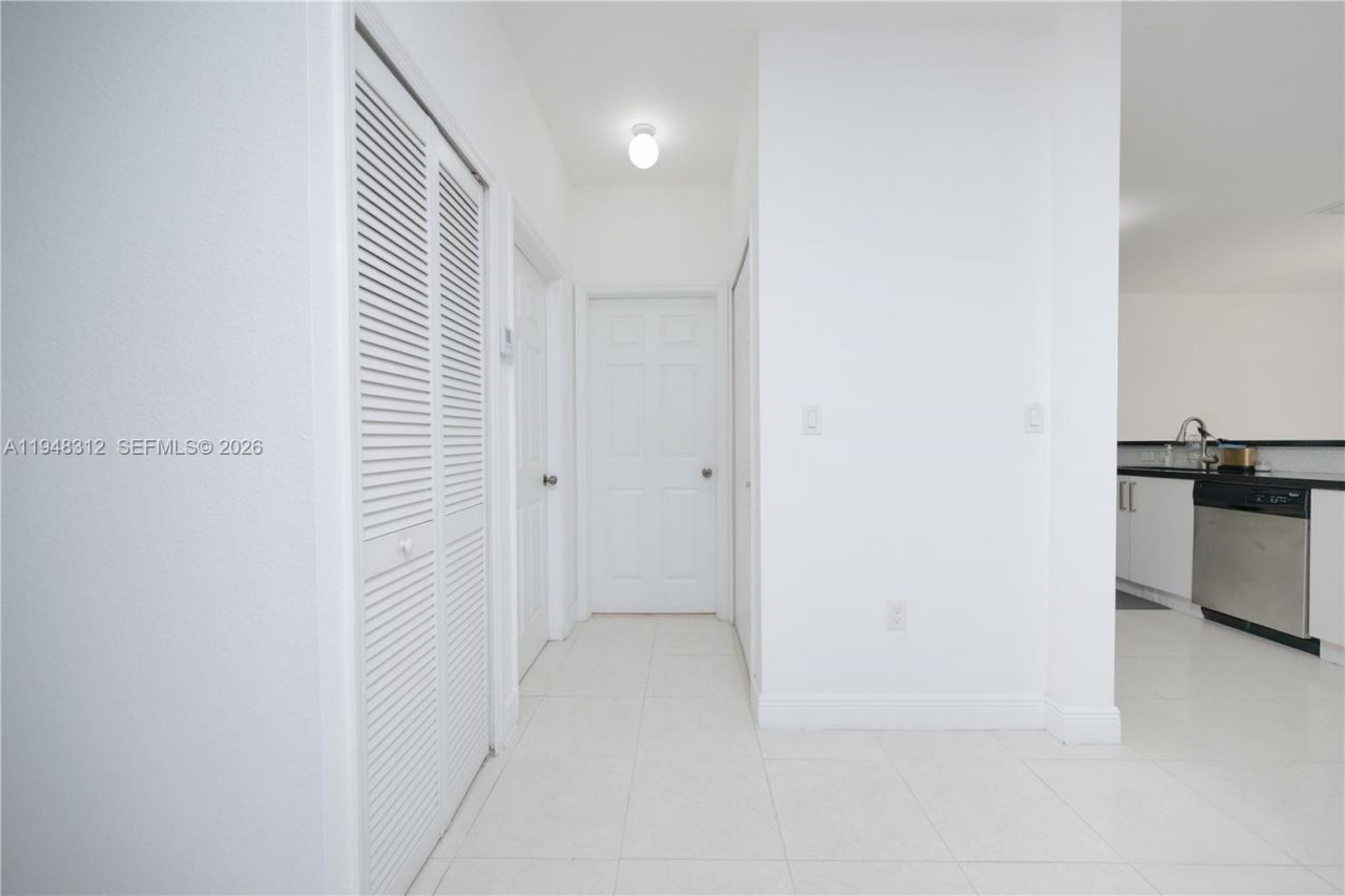 9866 NW 10th St, Miami, FL 33172 Photo