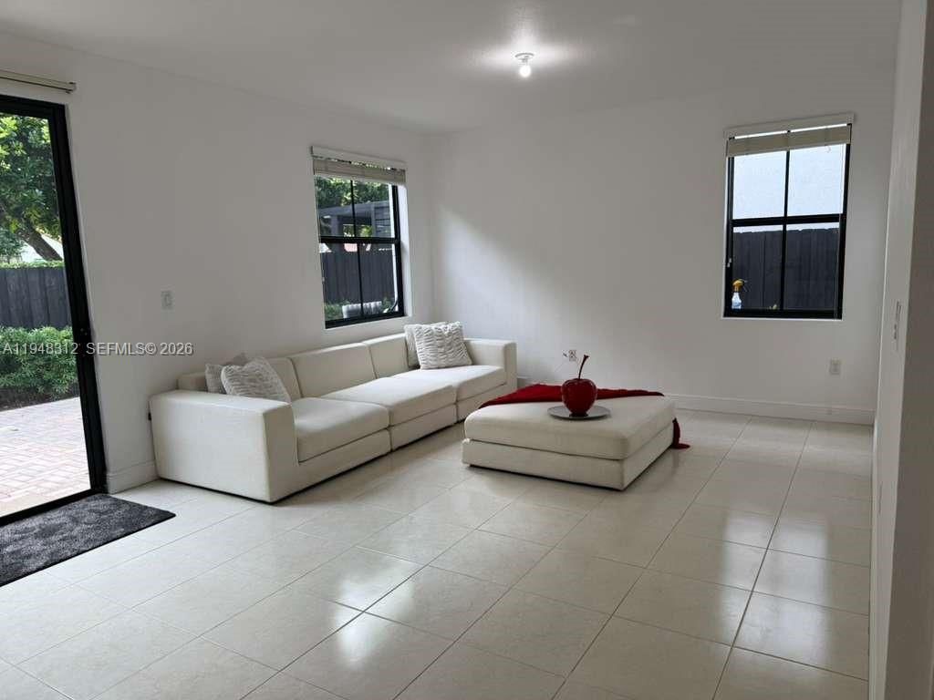 9866 NW 10th St, Miami, FL 33172 Photo