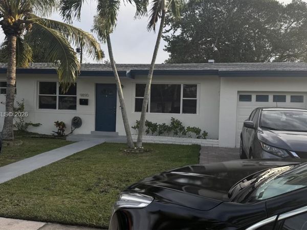 9890 Santos Dr, Cutler Bay, FL 33189