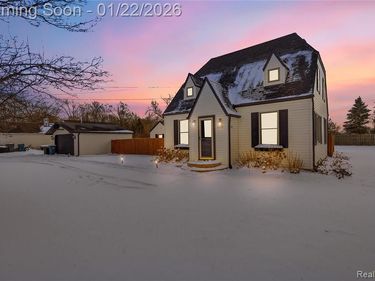 6740 Barabeau Drive, Troy, MI 48085