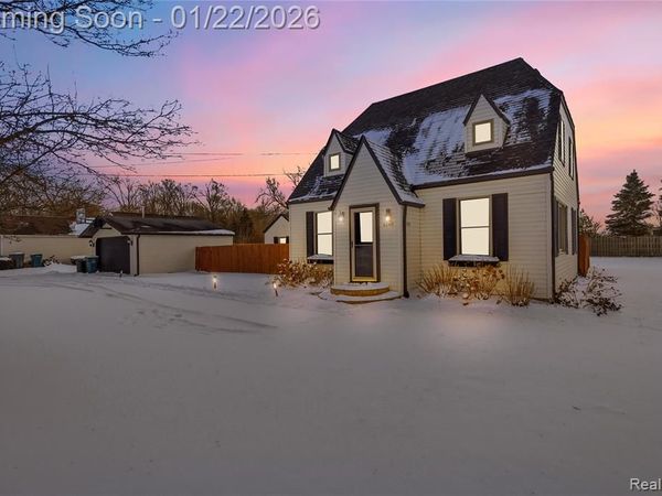 6740 Barabeau Drive, Troy, MI 48085