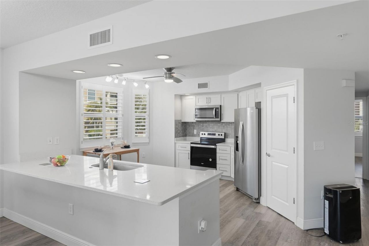 960 Starkey Road, Unit 8106, Largo, FL 33771 Photo