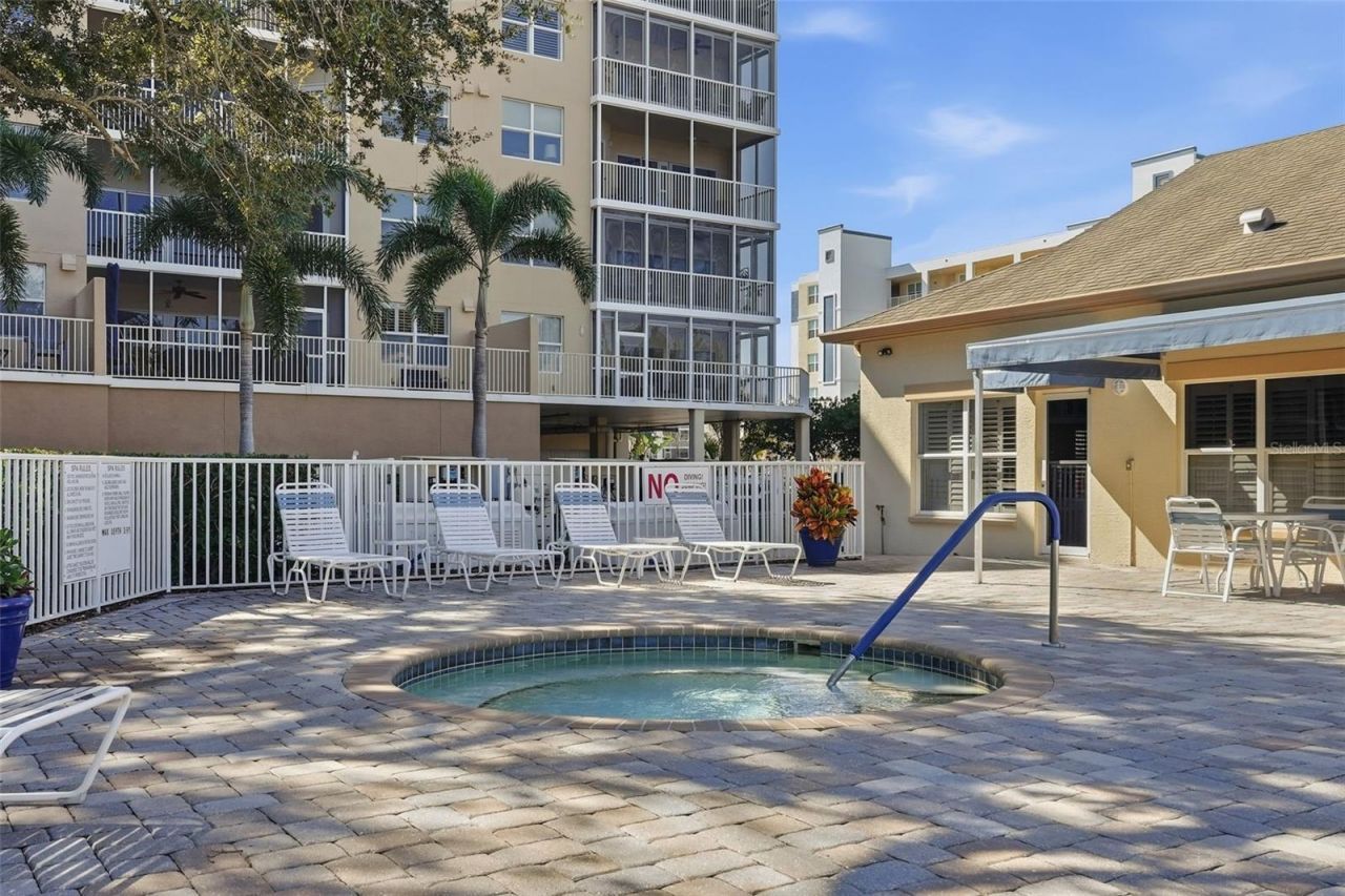 960 Starkey Road, Unit 8106, Largo, FL 33771 Photo