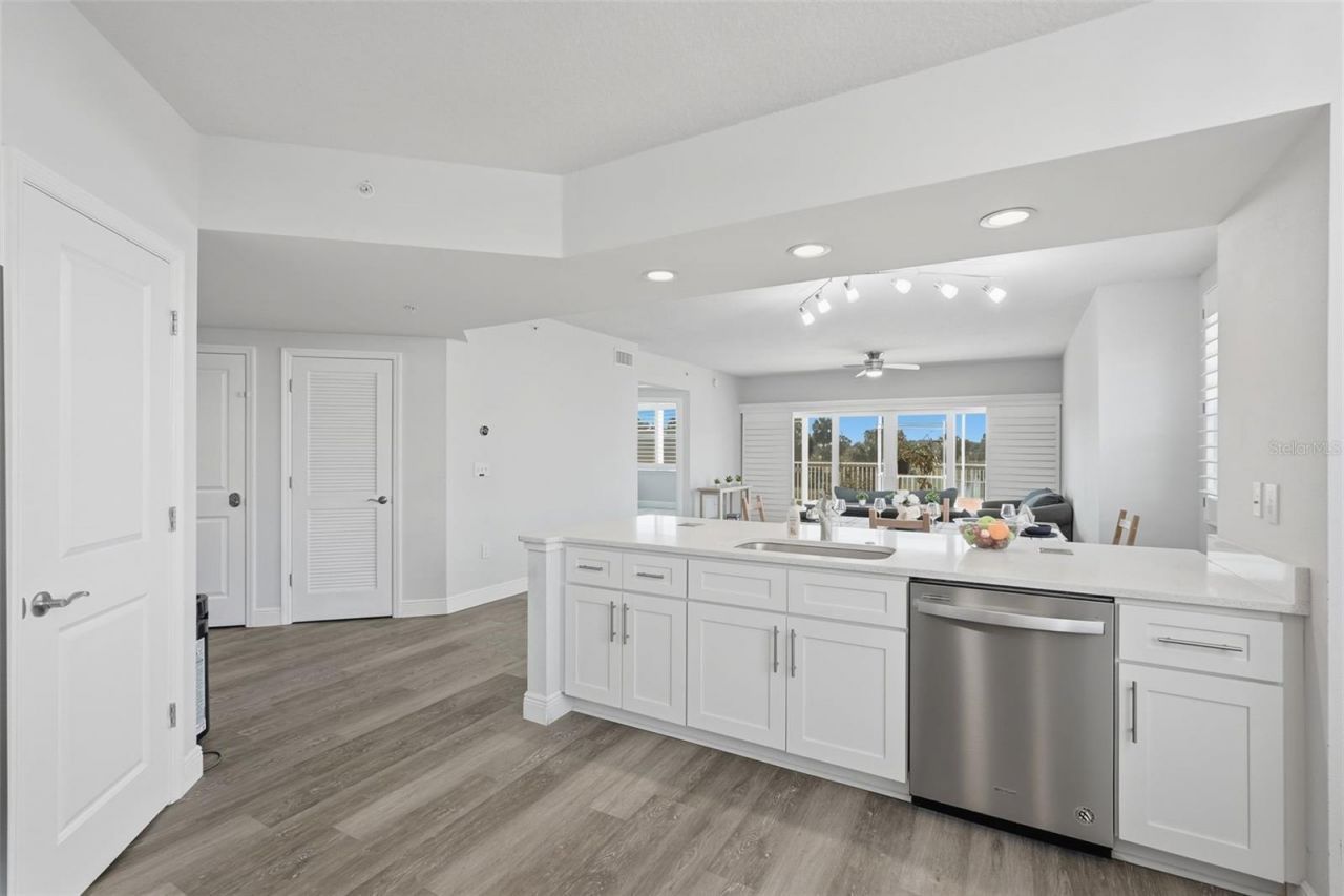 960 Starkey Road, Unit 8106, Largo, FL 33771 Photo