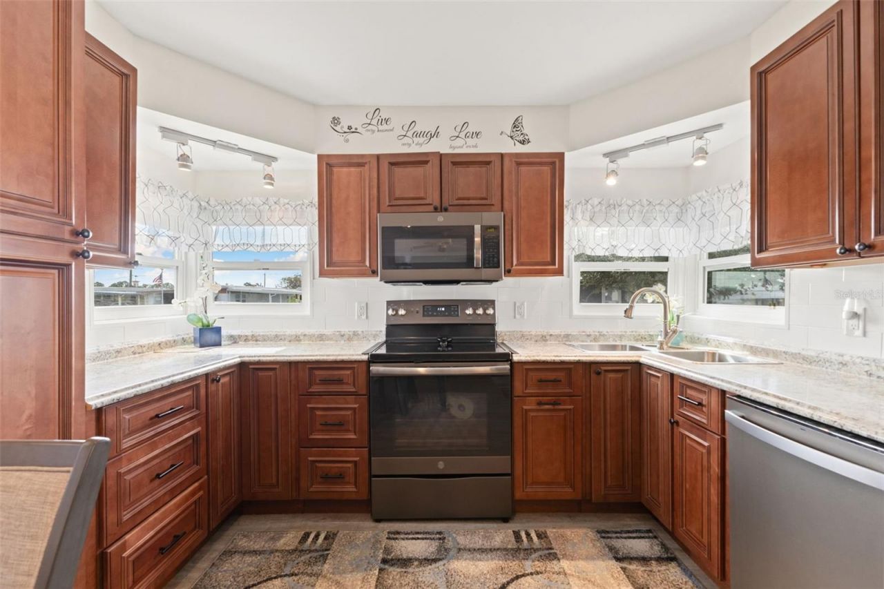 354 Quiet Way, Palmetto, FL 34221 Photo