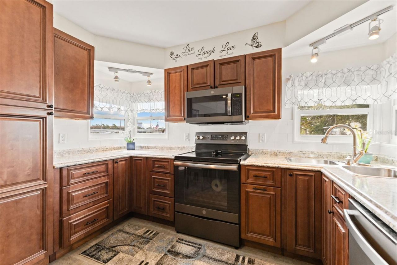 354 Quiet Way, Palmetto, FL 34221 Photo