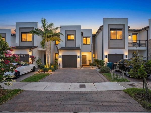 544 NE 206th Ln, Miami, FL 33179