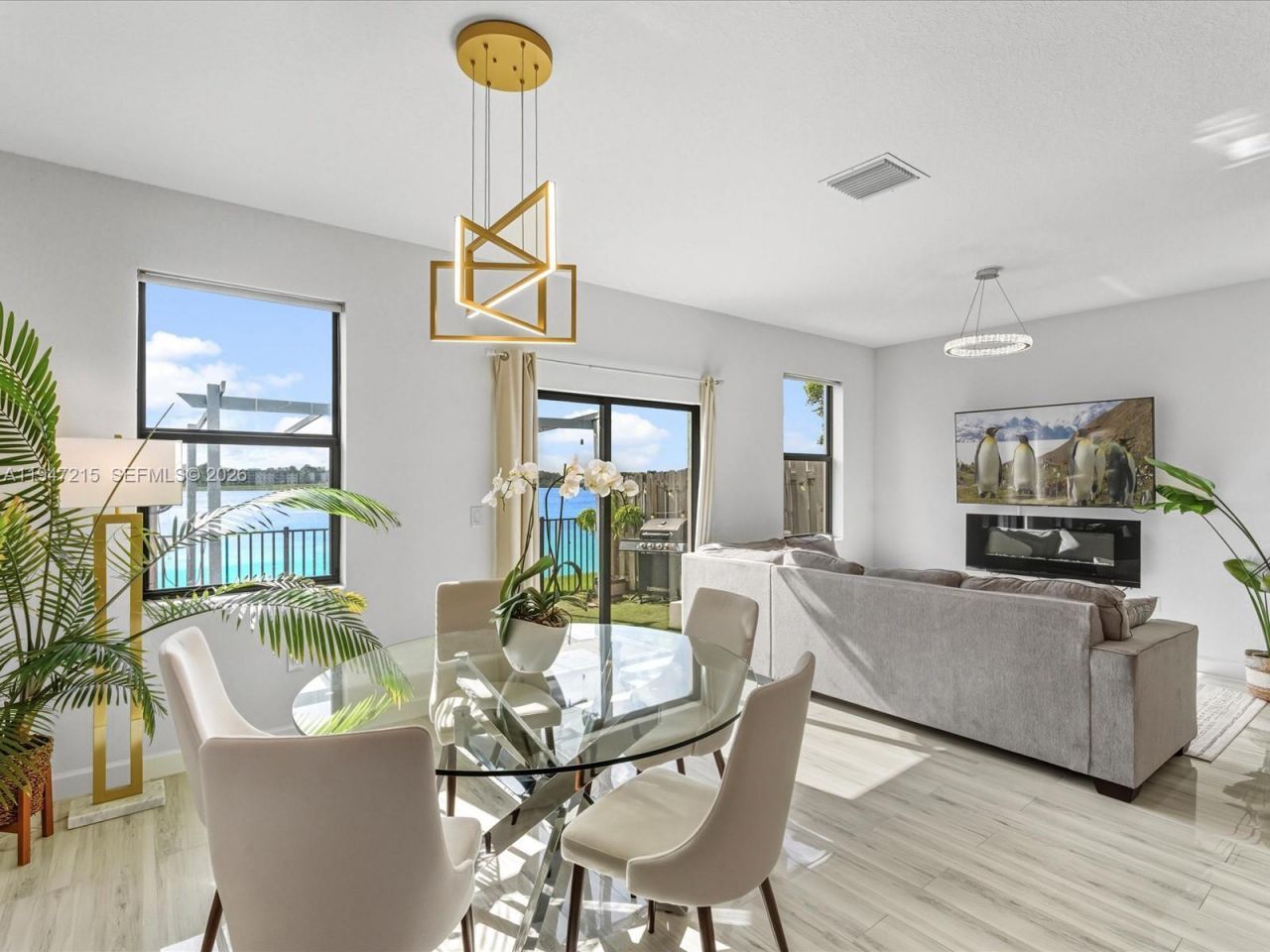 544 NE 206th Ln, Miami, FL 33179 Photo