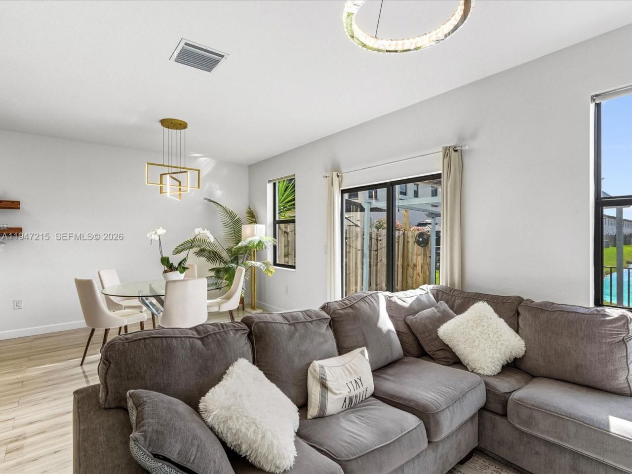 544 NE 206th Ln, Miami, FL 33179 Photo