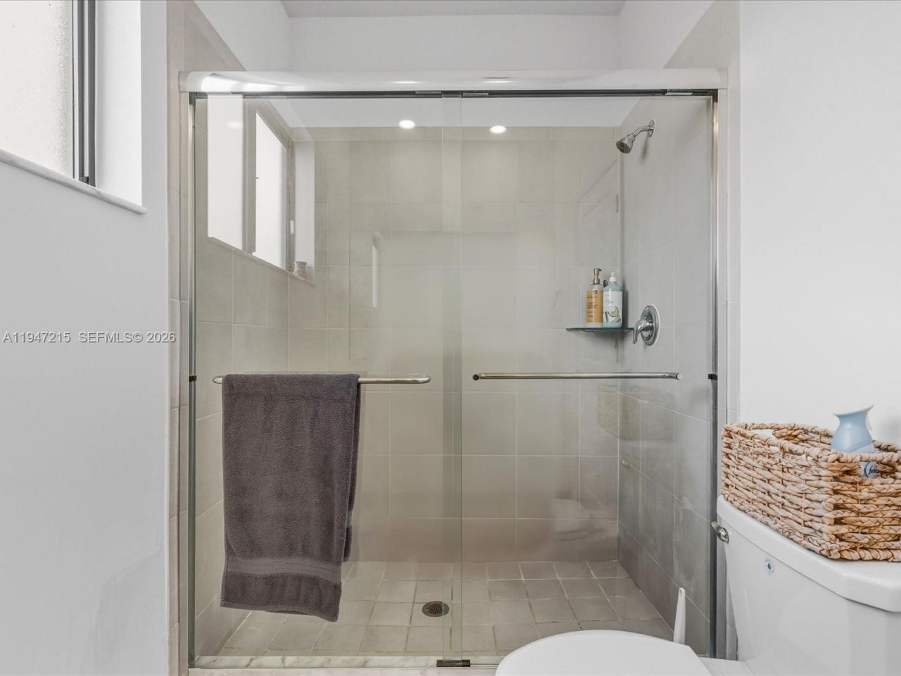 544 NE 206th Ln , Miami, FL 33179 Photo