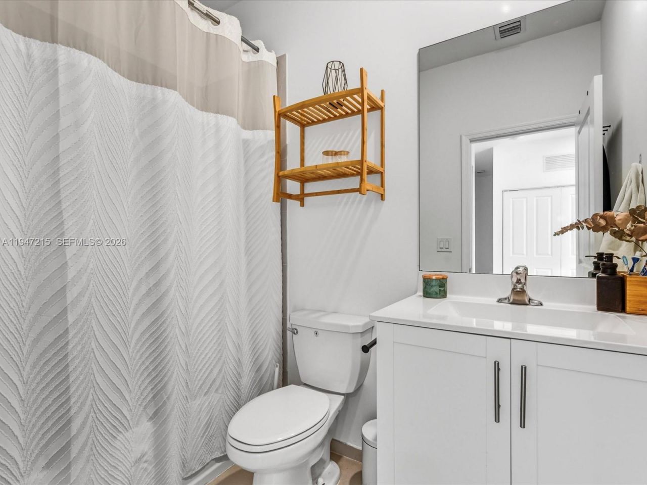 544 NE 206th Ln , Miami, FL 33179 Photo