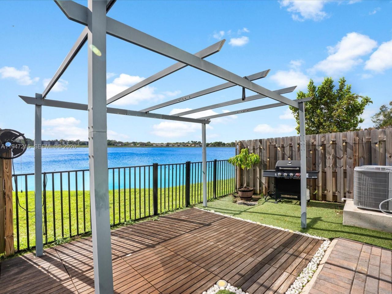 544 NE 206th Ln, Miami, FL 33179 Photo