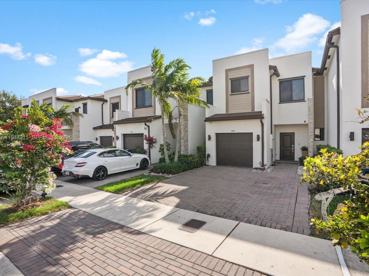 544 NE 206th Ln, Miami, FL 33179 Photo