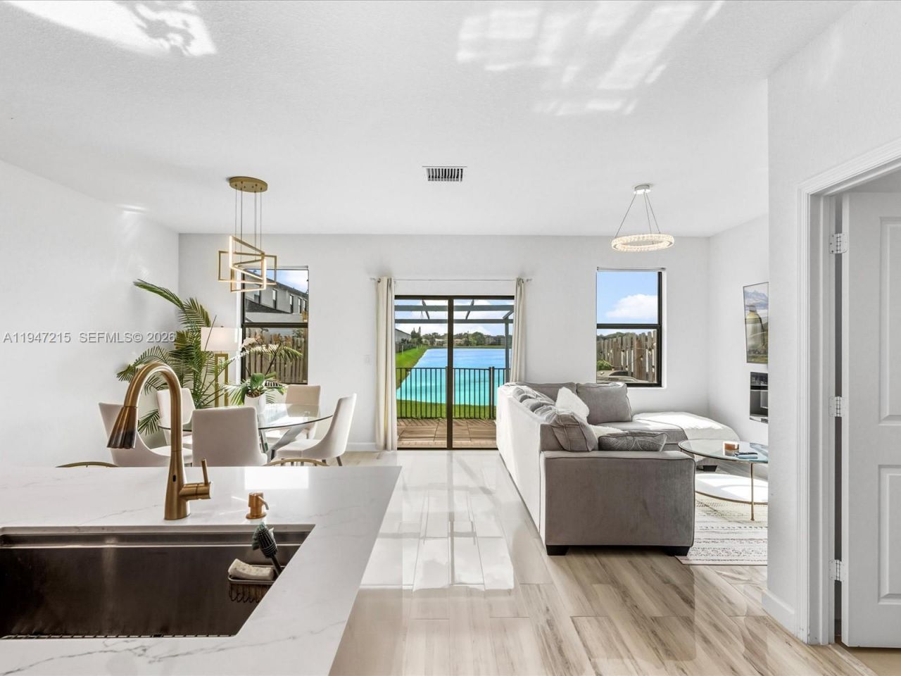 544 NE 206th Ln , Miami, FL 33179 Photo