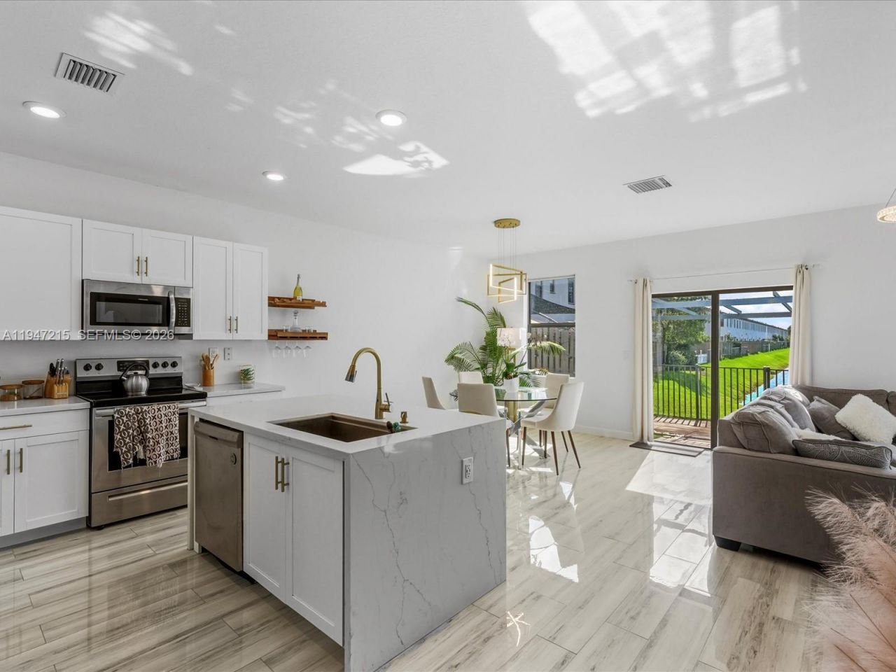 544 NE 206th Ln, Miami, FL 33179 Photo