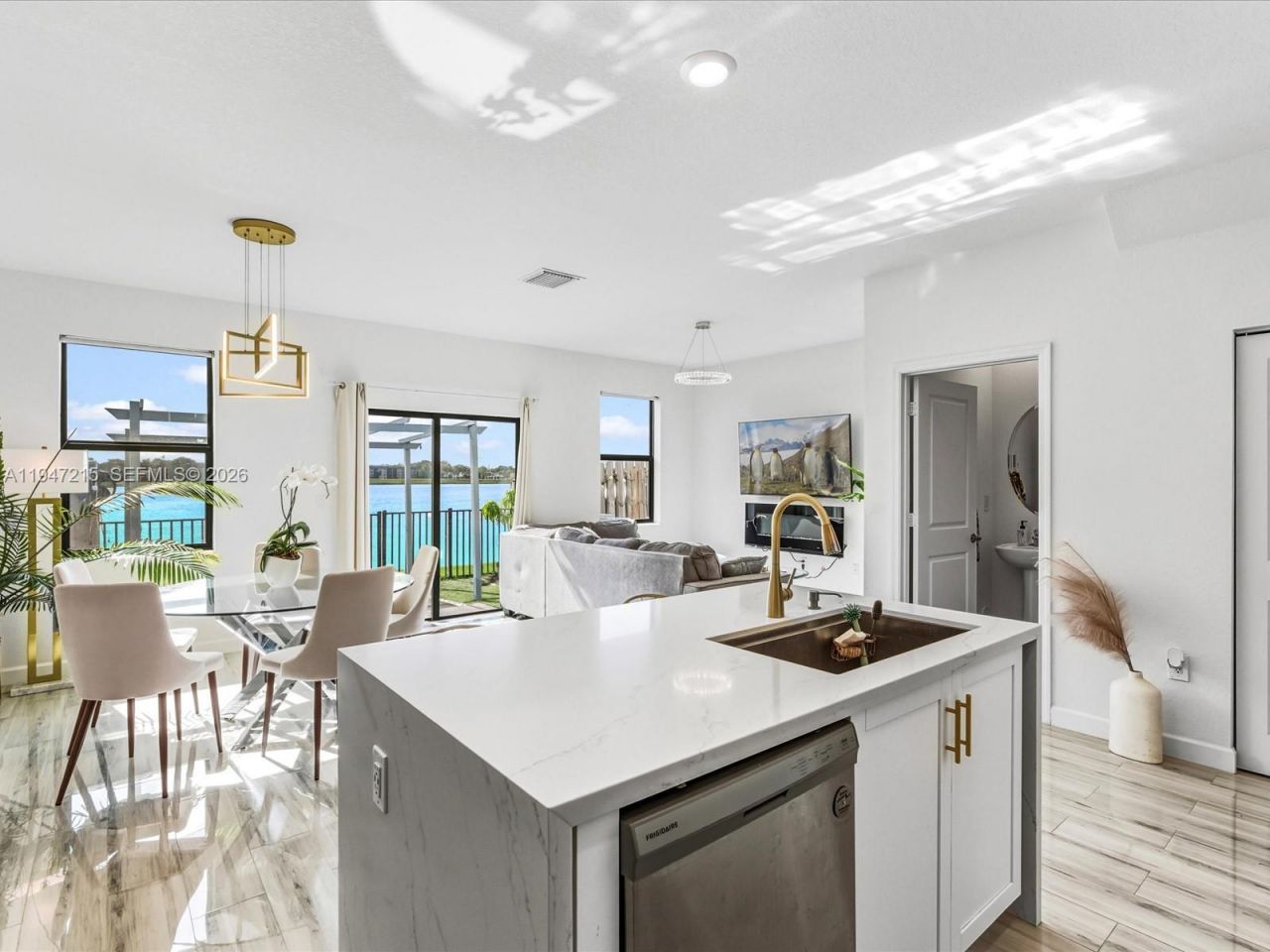 544 NE 206th Ln, Miami, FL 33179 Photo