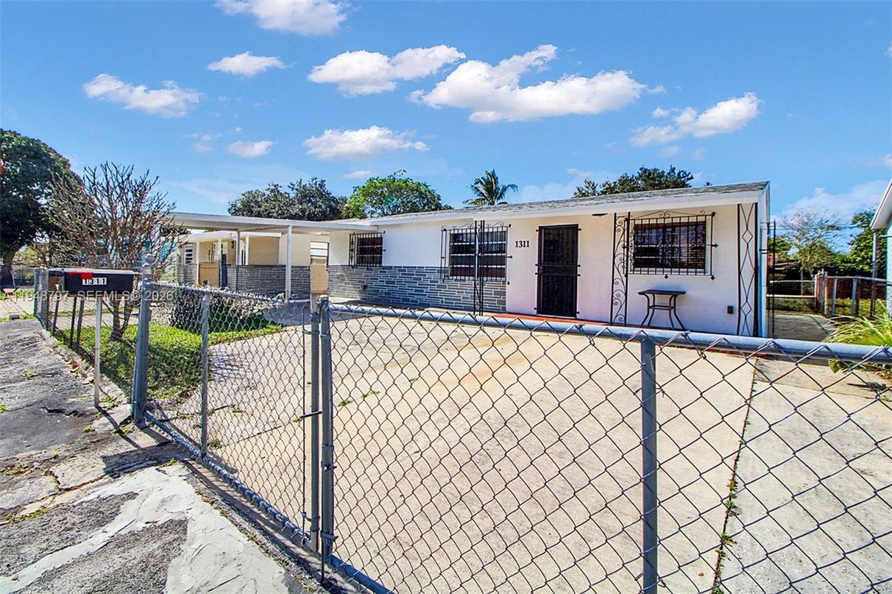 1311 SW 33rd Ter, Fort Lauderdale, FL 33312 Photo