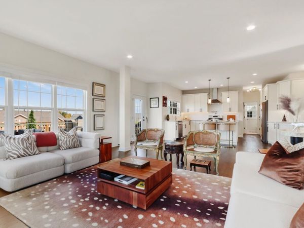 565 N Boulder Ridge Dr, Lake Geneva, WI 53147