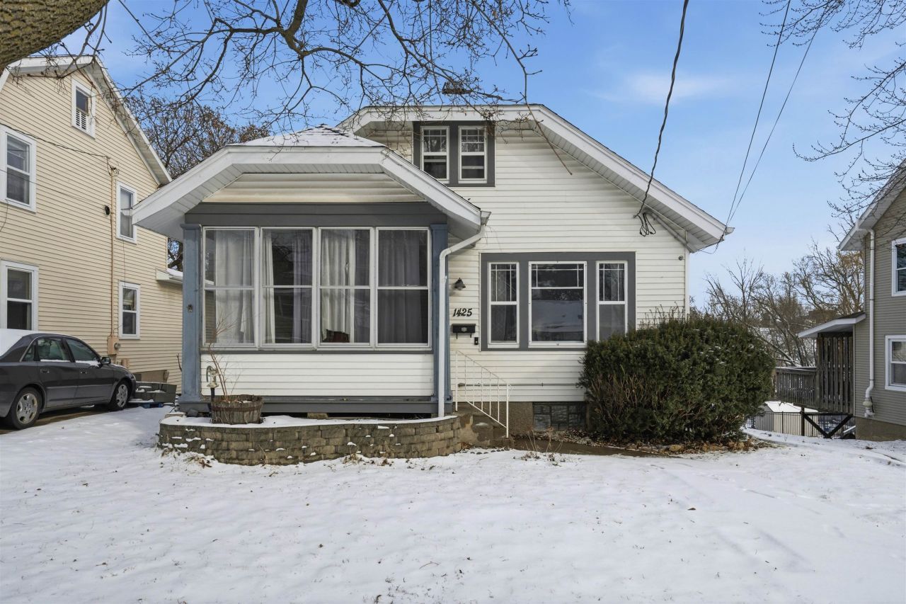 1425 Curtis Street, Dubuque, IA 52003 Main Photo