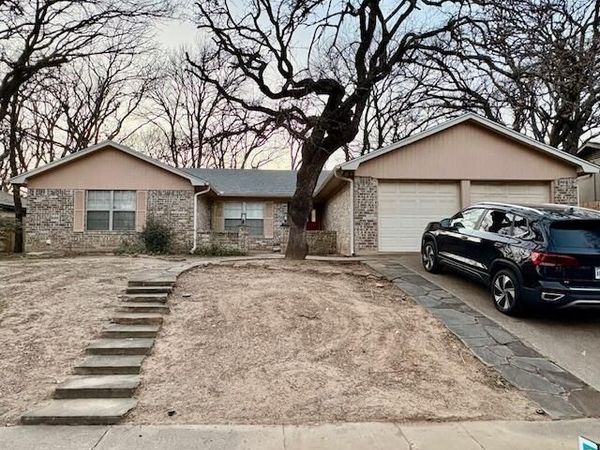 2925 Ridgewood Drive, Hurst, TX 76054