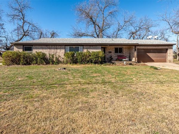 748 S Rusk Street, De Leon, TX 76444