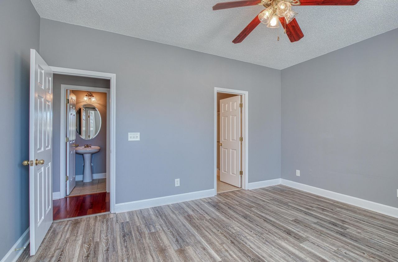 205 Threshing Way Photo 17