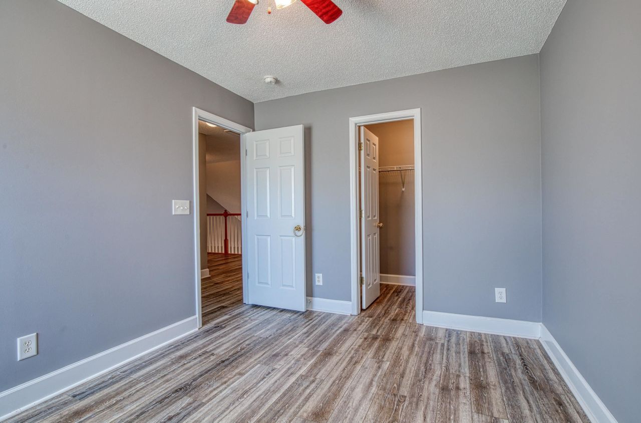 205 Threshing Way Photo 32