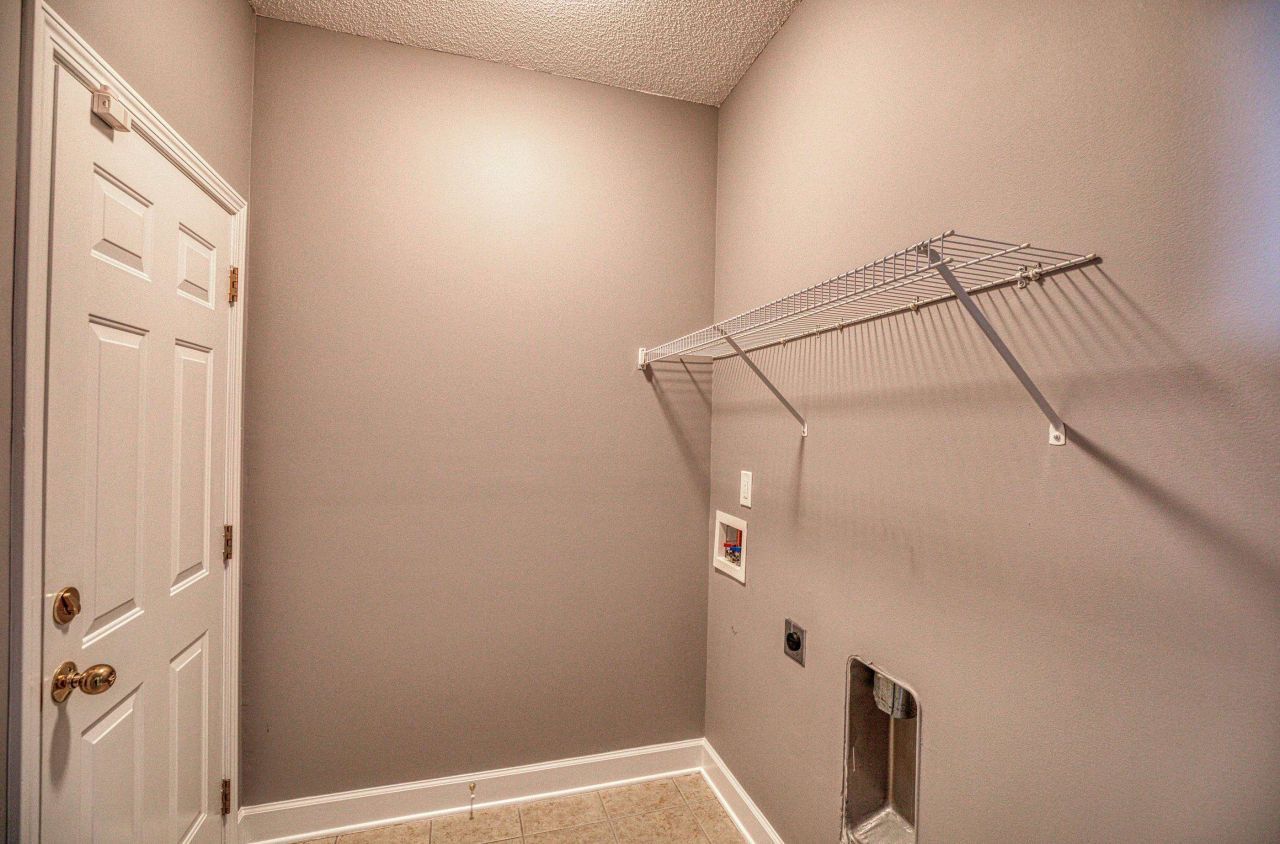 205 Threshing Way Photo 33