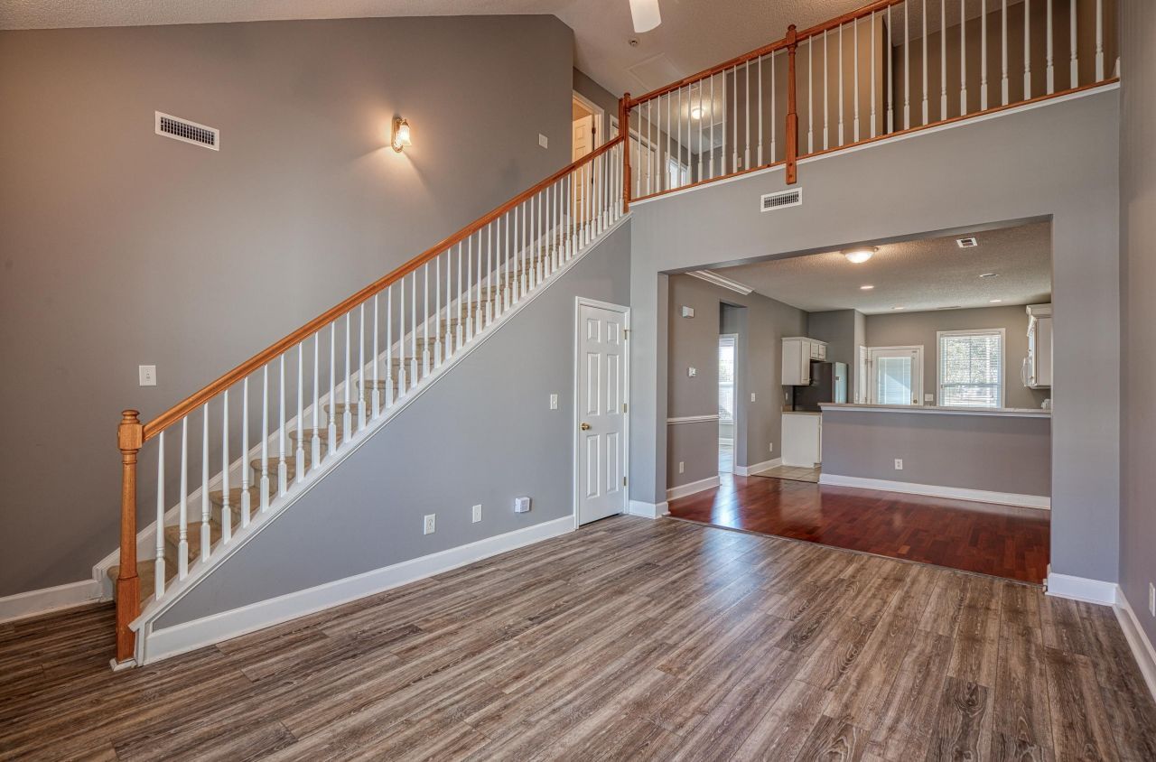 205 Threshing Way Photo 5