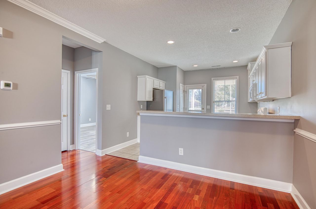 205 Threshing Way Photo 9