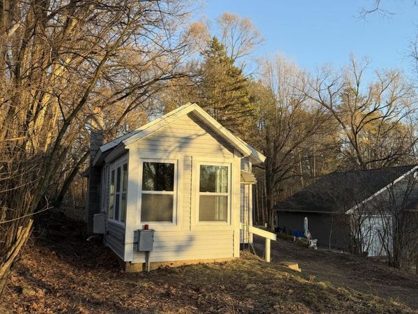 2401 Vining Street, Jackson, MI 49203