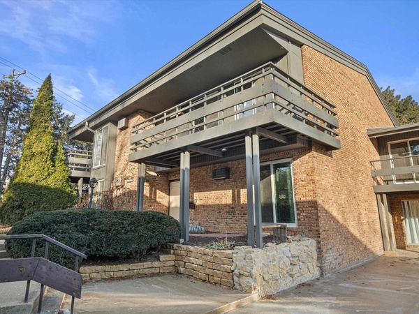 6251 Charing Cross Lane, Unit E-5, Middleton, WI 53562