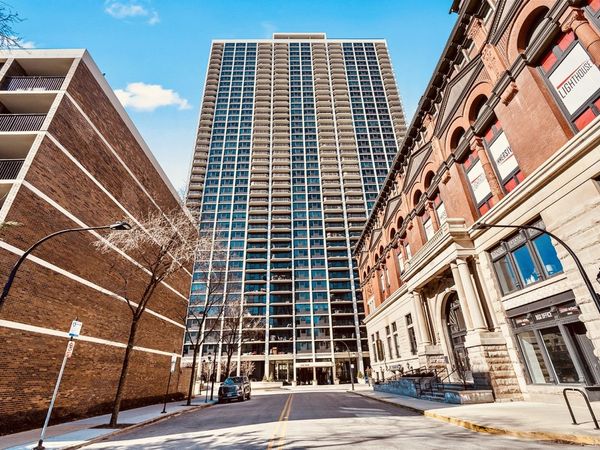 1560 N Sandburg Terrace, Unit 706J, Chicago, IL 60610