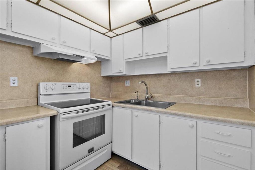 2004 Lake Osborne Drive, Unit 1, Lake Worth Beach, FL 33461 Photo