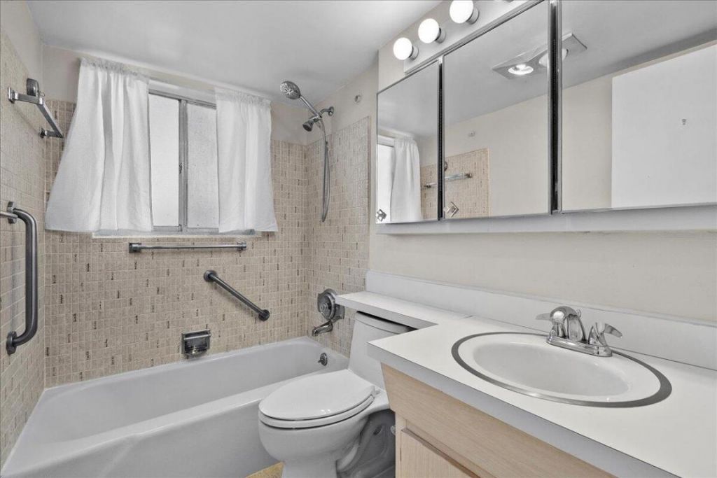 2004 Lake Osborne Drive, Unit 1, Lake Worth Beach, FL 33461 Photo