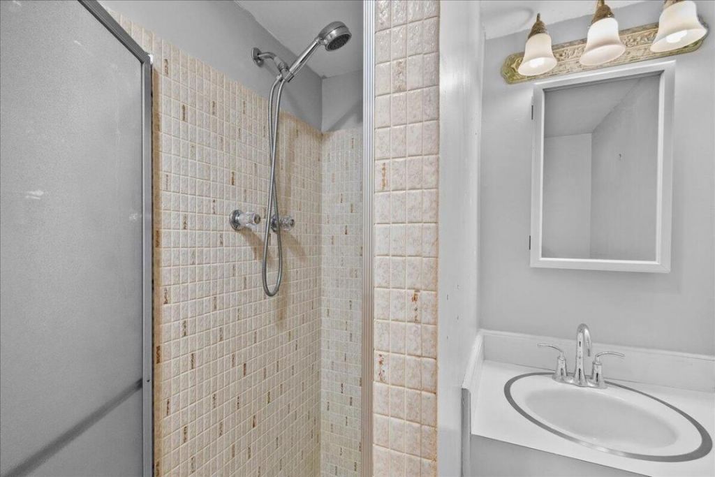 2004 Lake Osborne Drive, Unit 1, Lake Worth Beach, FL 33461 Photo