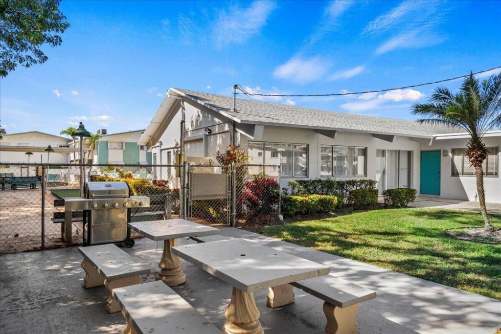 2004 Lake Osborne Drive, Unit 1, Lake Worth Beach, FL 33461 Photo