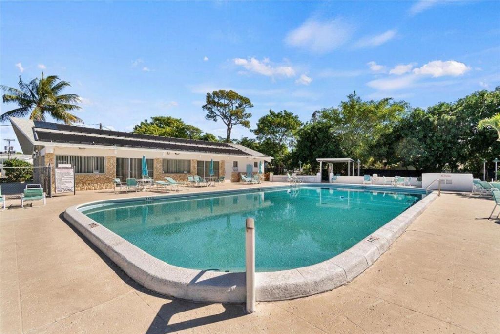 2004 Lake Osborne Drive, Unit 1, Lake Worth Beach, FL 33461 Photo