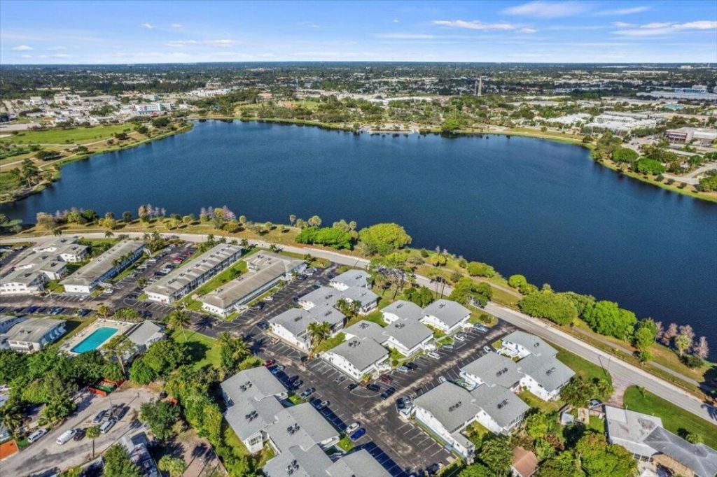 2004 Lake Osborne Drive, Unit 1, Lake Worth Beach, FL 33461 Photo