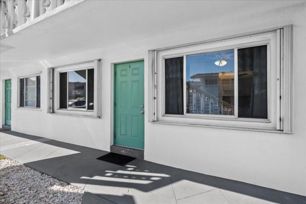 2004 Lake Osborne Drive, Unit 1, Lake Worth Beach, FL 33461 Photo