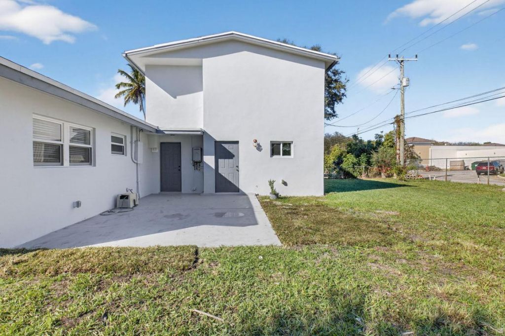 379 NW 23rd Street, Boca Raton, FL 33431 Photo